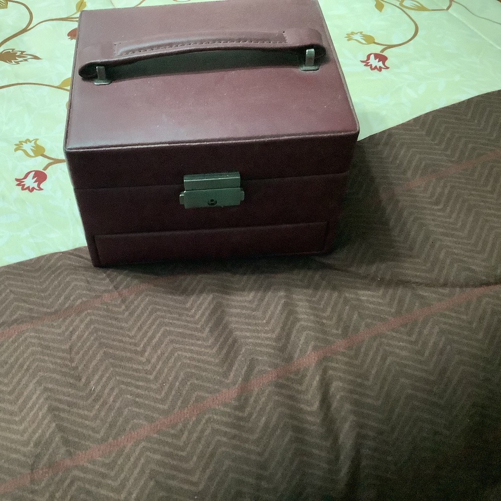 Jewelry box